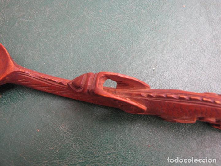 Antig&uuml;edades: 33.- Cuchara de madera con drag&oacute;n tallado - Foto 6