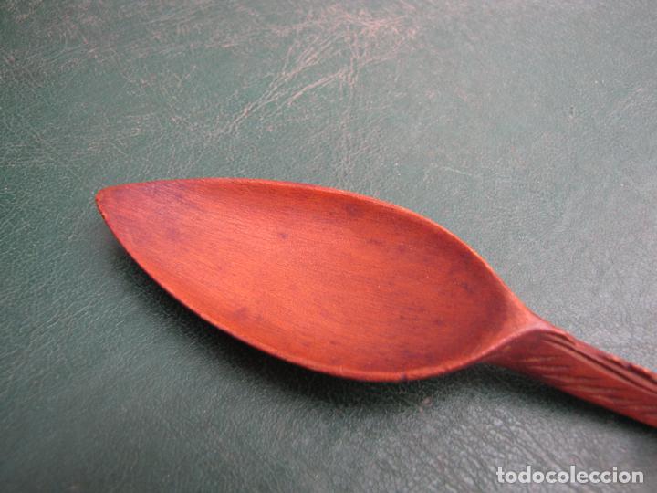 Antig&uuml;edades: 33.- Cuchara de madera con drag&oacute;n tallado - Foto 8