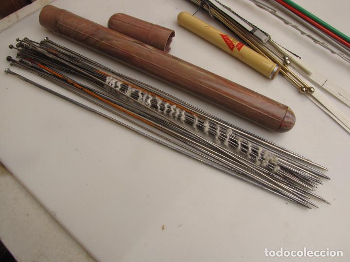Antig&uuml;edades: 33.- Set completo de confecci&oacute;n de punto y ganchillo - Foto 12