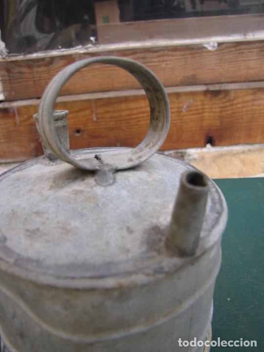 Antig&uuml;edades: 34.- Botijo en chapa de zinc - Foto 5
