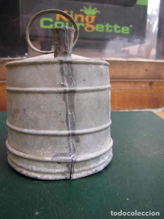 Antig&uuml;edades: 34.- Botijo en chapa de zinc - Foto 7