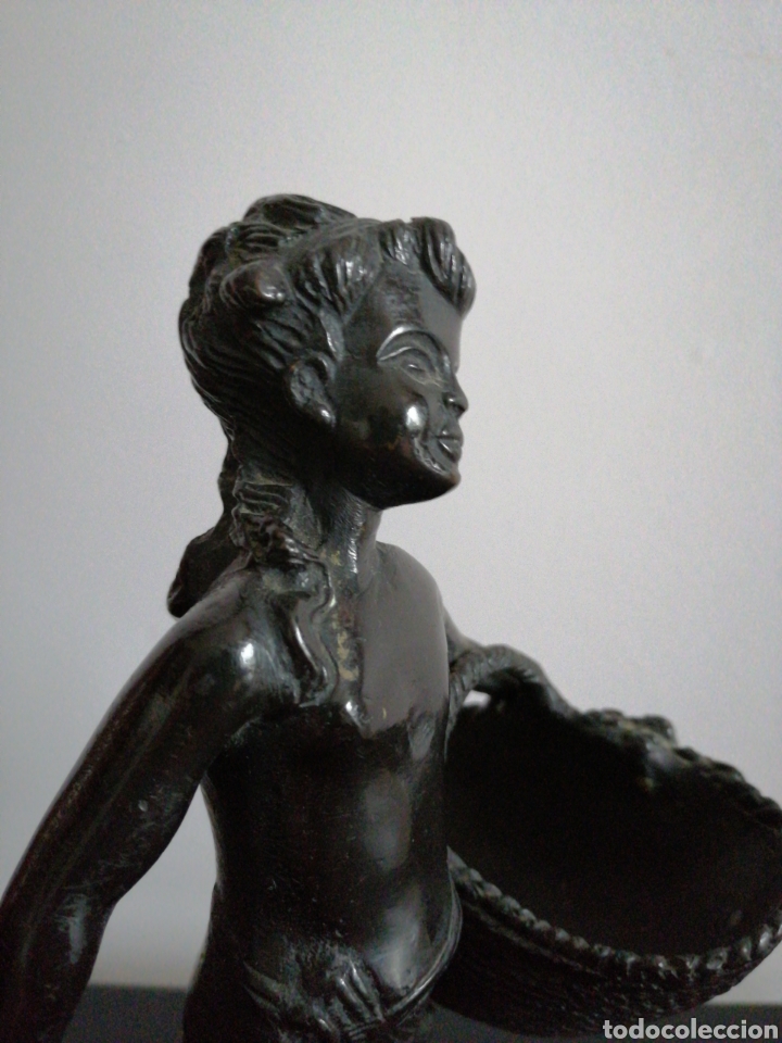 Antig&uuml;edades: Figura ni&ntilde;a con cestas en bronce - Foto 6