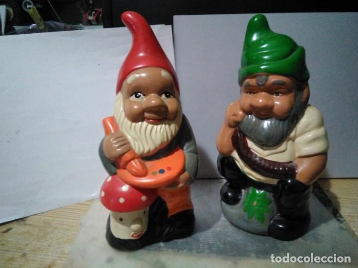Antig&uuml;edades: Antiguos enanitos creo que en barro cocido o ceramica para jardin( 27 cm )