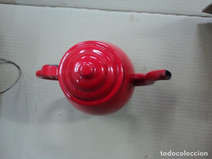 Antig&uuml;edades: Tetera esmaltada color rojo - usada - Foto 3