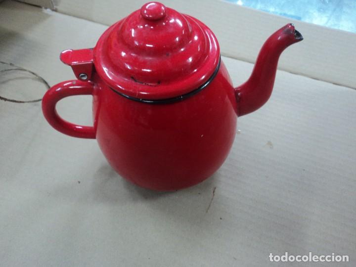 Antig&uuml;edades: Tetera esmaltada color rojo - usada - Foto 5