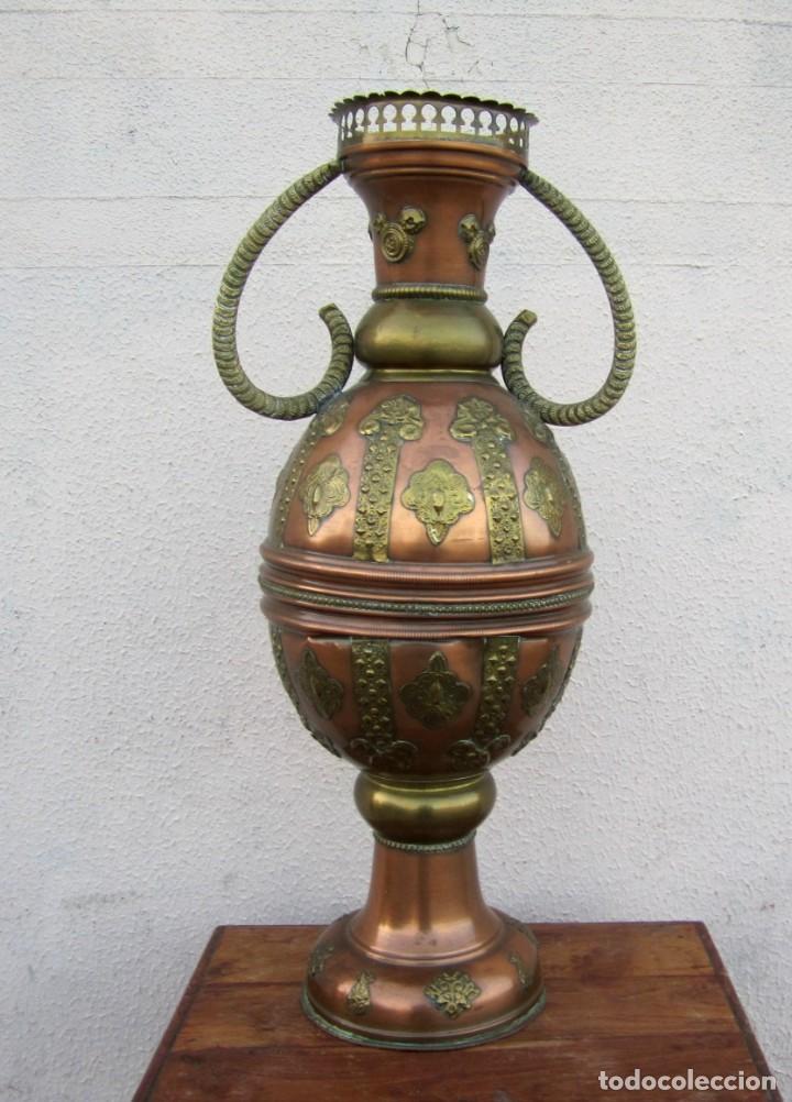 Antig&uuml;edades: Jarron arabe de cobre y laton, asas de bronce - Foto 2