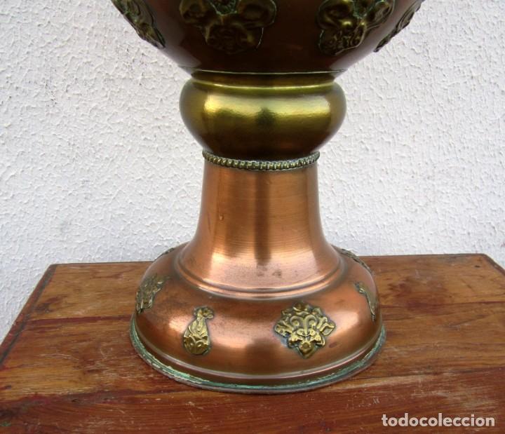 Antig&uuml;edades: Jarron arabe de cobre y laton, asas de bronce - Foto 3