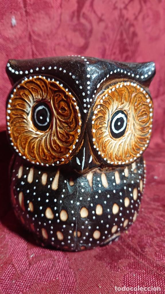 Antiguidades: BUHO MADERA POLICROMADA . ARTE ARTESANAL -11,5 CM ALTO -
