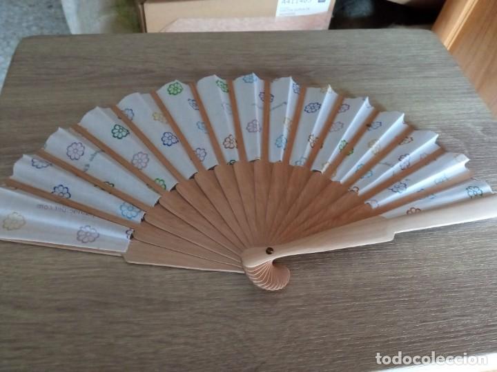 Antig&uuml;edades: abanico de madera paula eider - Foto 2