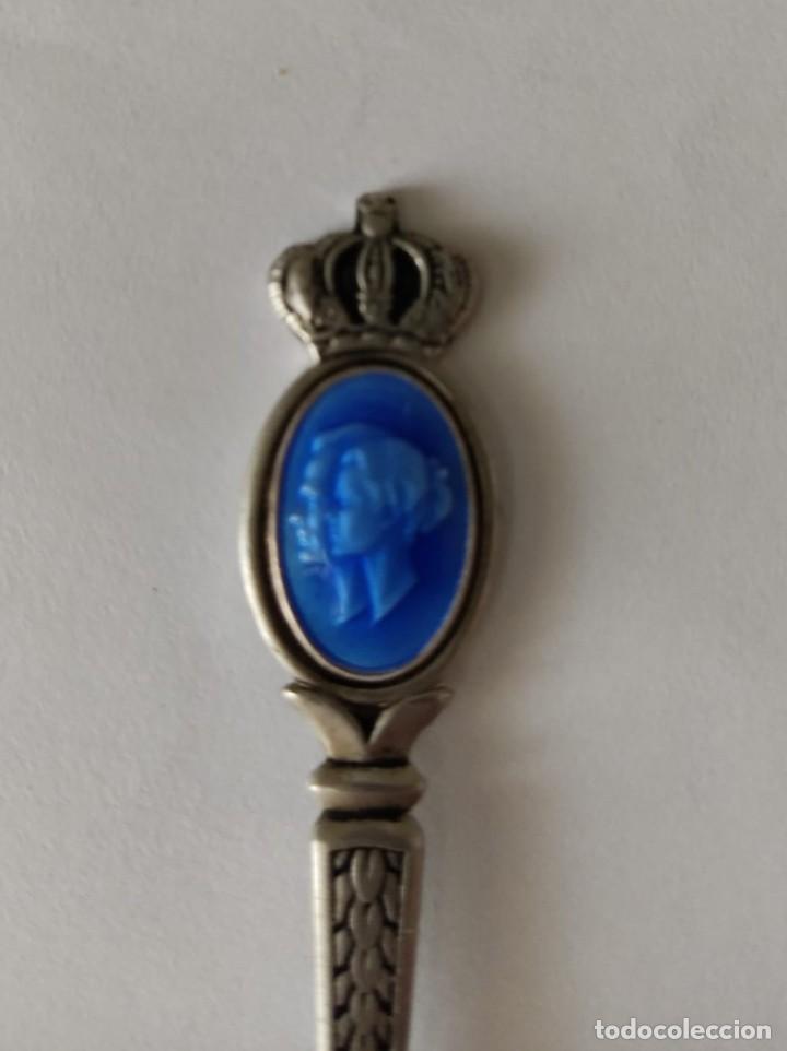 Antig&uuml;edades: CUCHARILLA DE COLECCI&Oacute;N RAINIERO Y GRACE. PLATA. - Foto 2