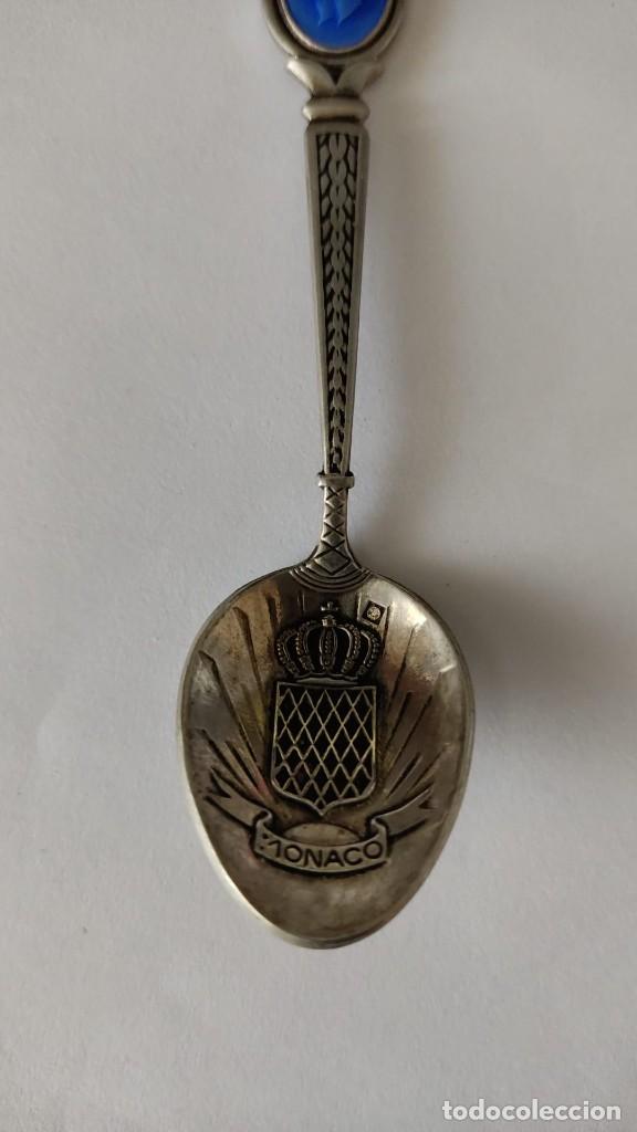 Antig&uuml;edades: CUCHARILLA DE COLECCI&Oacute;N RAINIERO Y GRACE. PLATA. - Foto 3