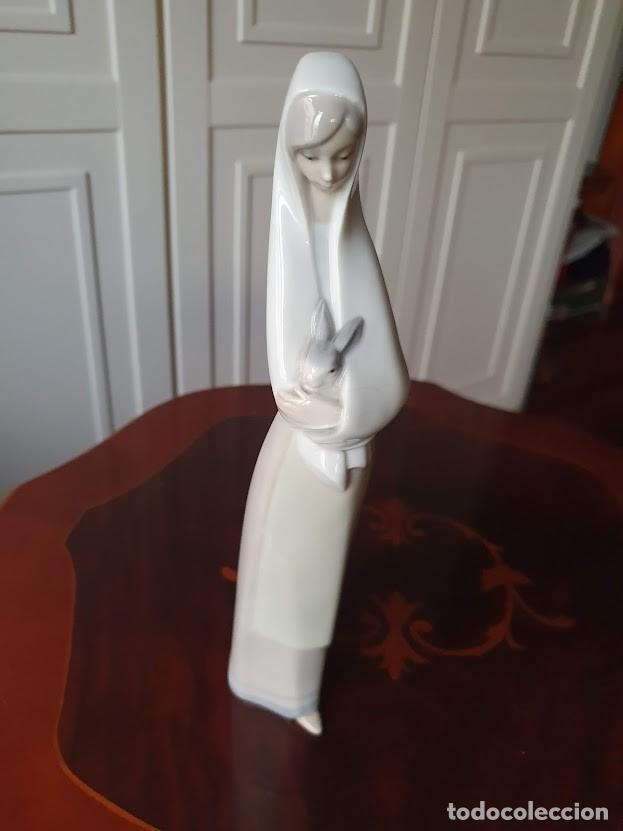 Antig&uuml;edades: CHICA CON CONEJO NAO LLADRO - Foto 1