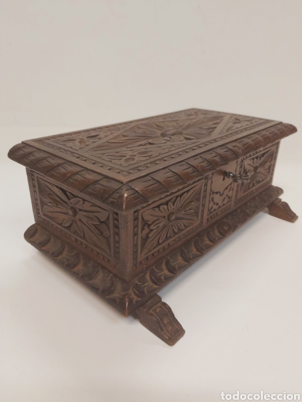 Antig&uuml;edades: Caja tallada madera nogal - Foto 3