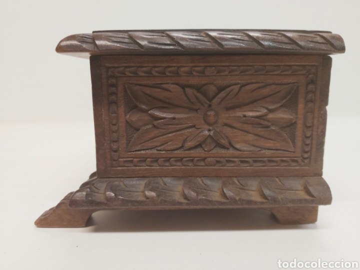Antig&uuml;edades: Caja tallada madera nogal - Foto 6
