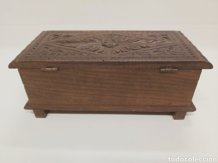 Antig&uuml;edades: Caja tallada madera nogal - Foto 9