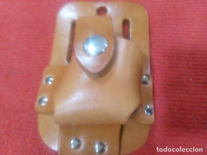 Antig&uuml;edades: SOPORTE DE CUERO - Foto 1