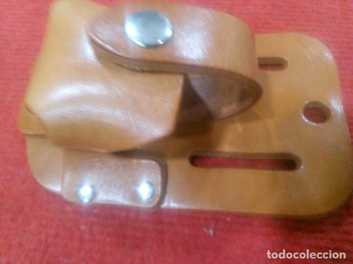 Antig&uuml;edades: SOPORTE DE CUERO - Foto 2