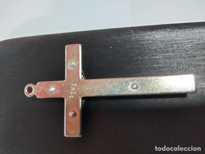 Antig&uuml;edades: crucifijo de metal y madera - Foto 2