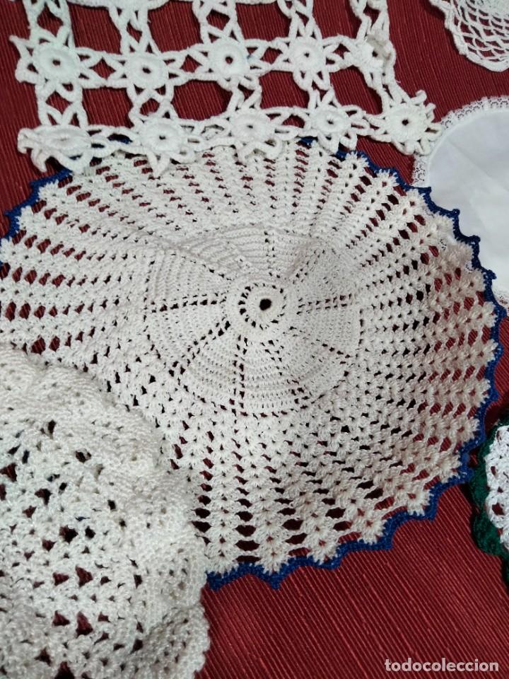 Antig&uuml;edades: lote de 9 tapetes de ganchillos - Foto 4
