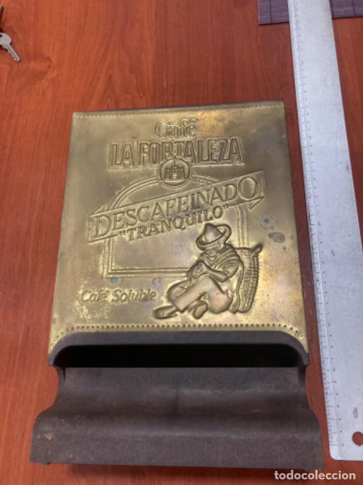 Antiquit&auml;ten: Antiguo dispensador de cafe