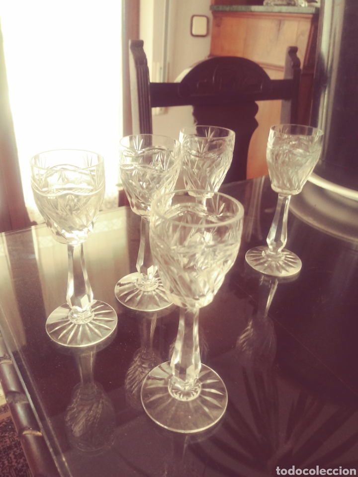 Antig&uuml;edades: 5 copitas de cristal tallado - Foto 3