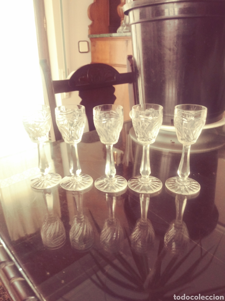 Antig&uuml;edades: 5 copitas de cristal tallado - Foto 5