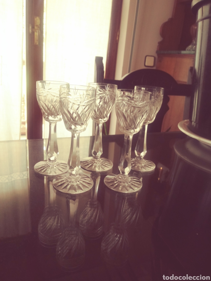 Antig&uuml;edades: 5 copitas de cristal tallado - Foto 1