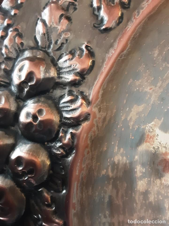 Antig&uuml;edades: Bandeja esta&ntilde;o siglo XIX - Foto 3
