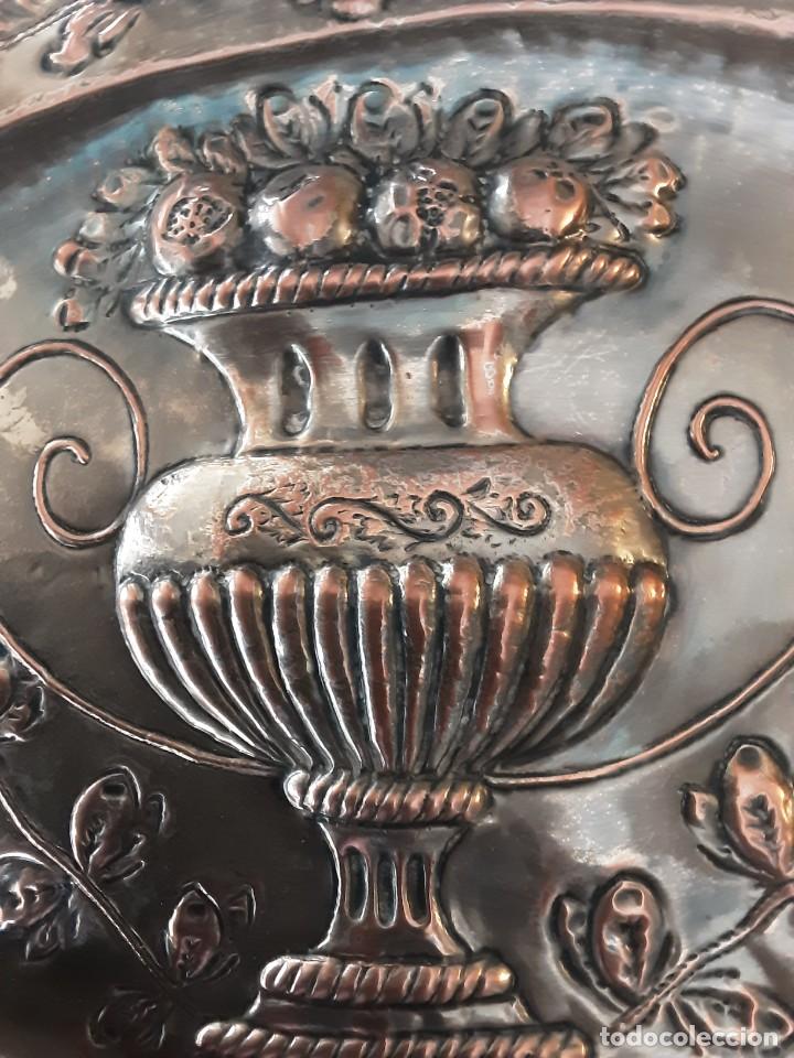 Antig&uuml;edades: Bandeja esta&ntilde;o siglo XIX - Foto 4