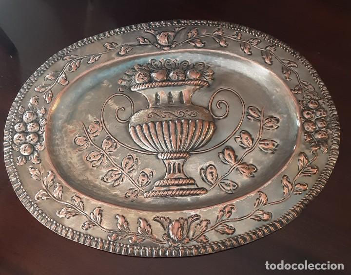 Antig&uuml;edades: Bandeja esta&ntilde;o siglo XIX - Foto 1