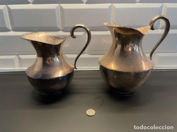 Antig&uuml;edades: Dos Jarrones de alpaca - Foto 1