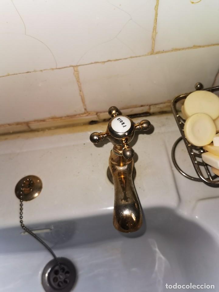 Antig&uuml;edades: grifer&iacute;a de ba&ntilde;era y lavabo - Foto 1