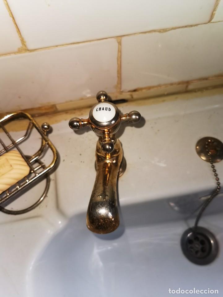 Antig&uuml;edades: grifer&iacute;a de ba&ntilde;era y lavabo - Foto 2