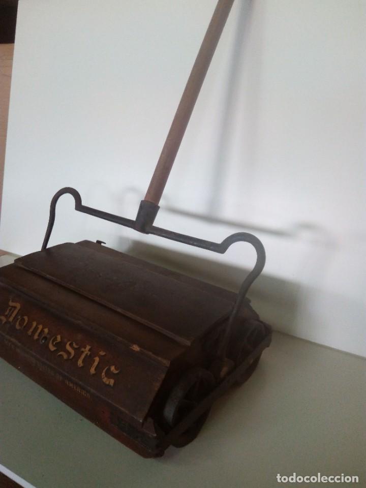 Antig&uuml;edades: Barredora antigua Domestic - Foto 3