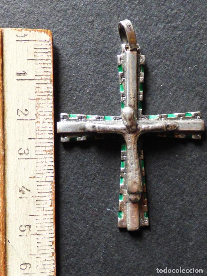 Antiguidades: CRUCIFIJO CON CRISTO ROM&Aacute;NICO DE PLATA Y ESMALTE