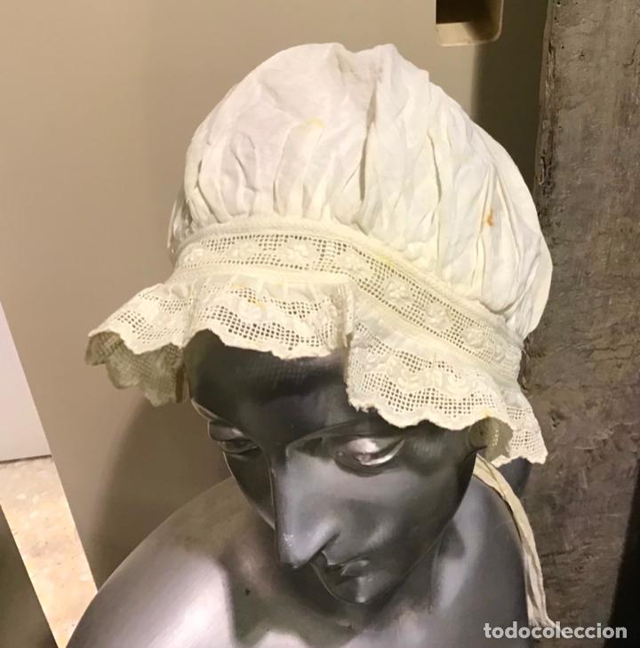 Antig&uuml;edades: ANTIGUO GORRO DE ENCAJE S. XIX - Foto 1
