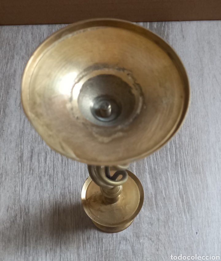Antig&uuml;edades: Candelabro/portavela de bronce - Foto 5