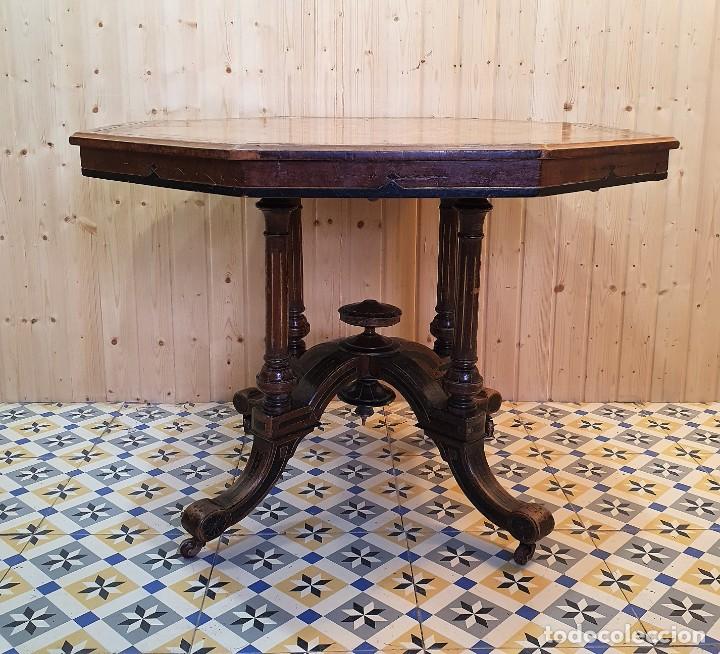 Antig&uuml;edades: MESA AUXILIAR OCTOGONAL RAIZ DE NOGAL - Foto 2