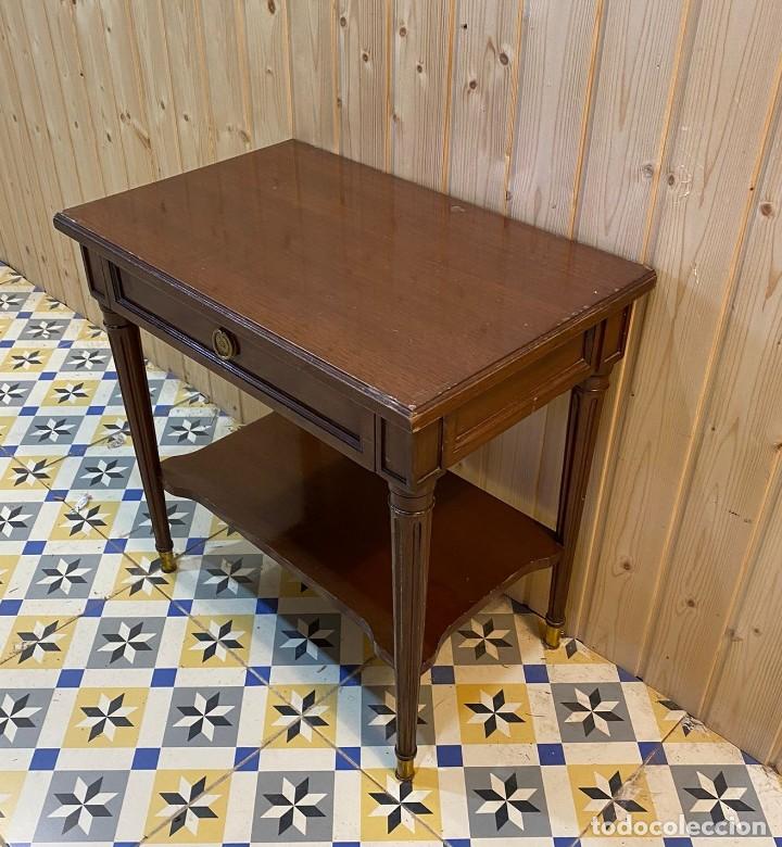 Antig&uuml;edades: MESILLA AUXILIAR O DORMITORIO - Foto 1