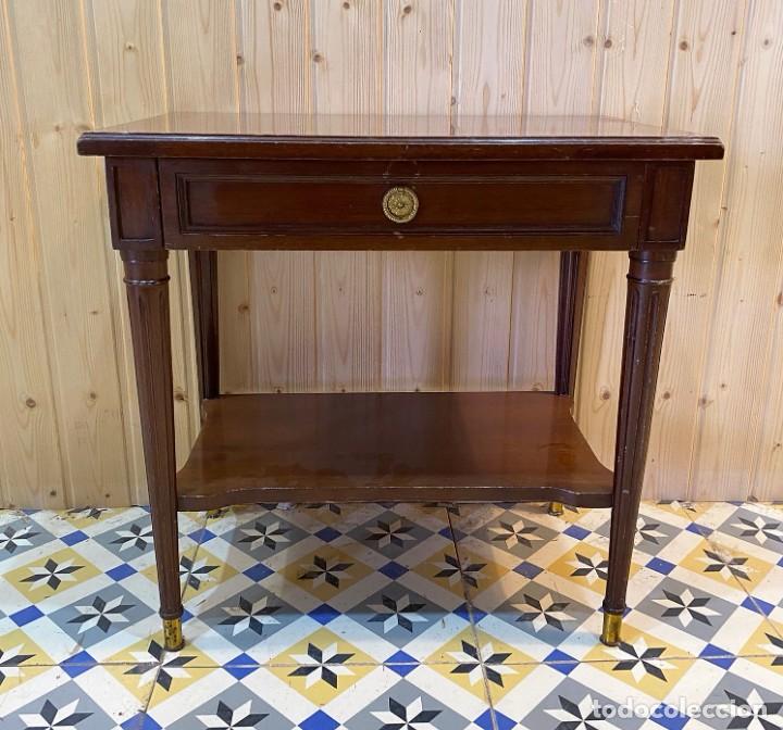 Antig&uuml;edades: MESILLA AUXILIAR O DORMITORIO - Foto 2