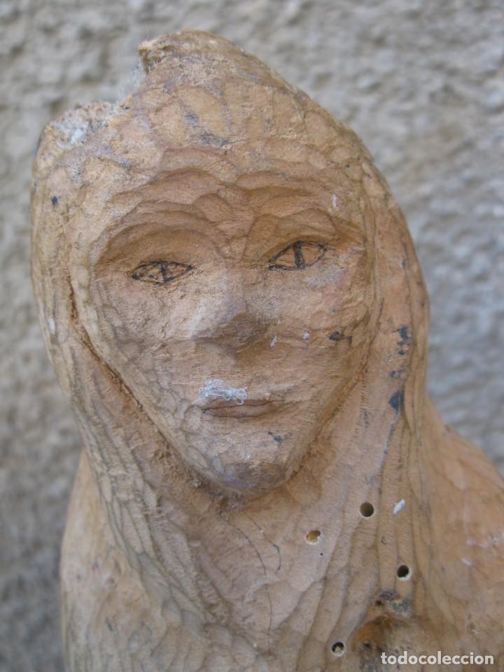 Antig&uuml;edades: FIGURA DE MADERA TALLADA EN UN TRONCO. - Foto 3