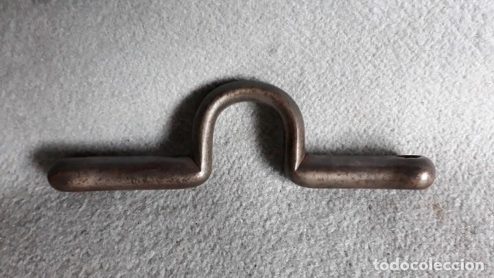 Antig&uuml;edades: Embocadura de bocado para caballo. - Foto 1
