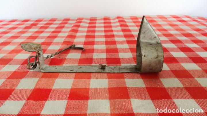 Antig&uuml;edades: lampara de aceite, candil / cal906 - Foto 4