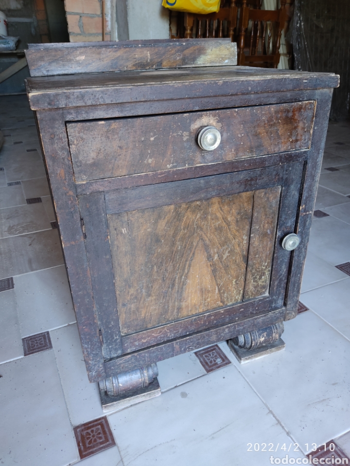Antig&uuml;edades: Mesita de noche - Foto 2