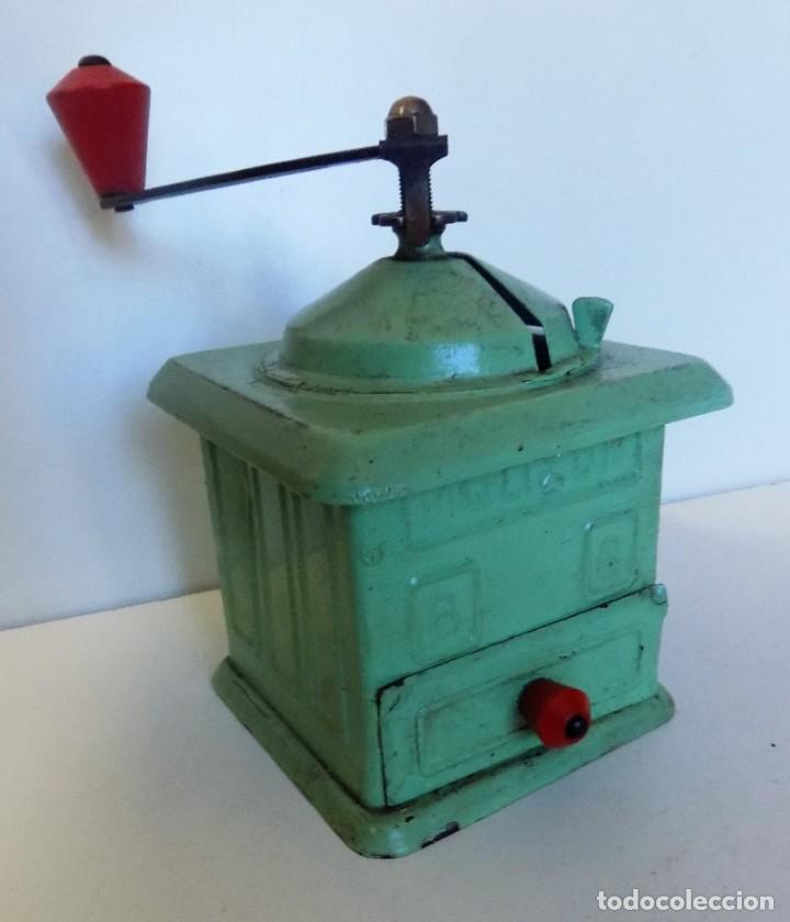 Antig&uuml;edades: MOLINILLO DE CAF&Eacute; MARCA MOLIXON. MODELO B. -VERDE-. ESPA&Ntilde;A. CA. 1950/60
