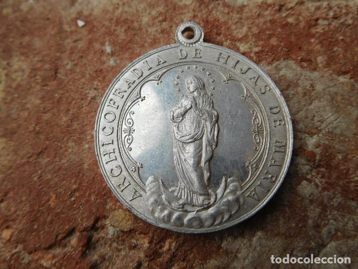 Antiguidades: Medalla antigua de Santa Teresa de Jesus y Archicofradia de hijas de Maria