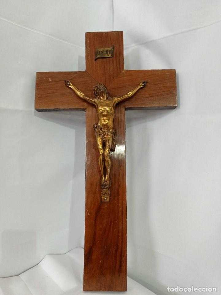 Antig&uuml;edades: Crucifijo de madera con cristo de bronce. - Foto 1