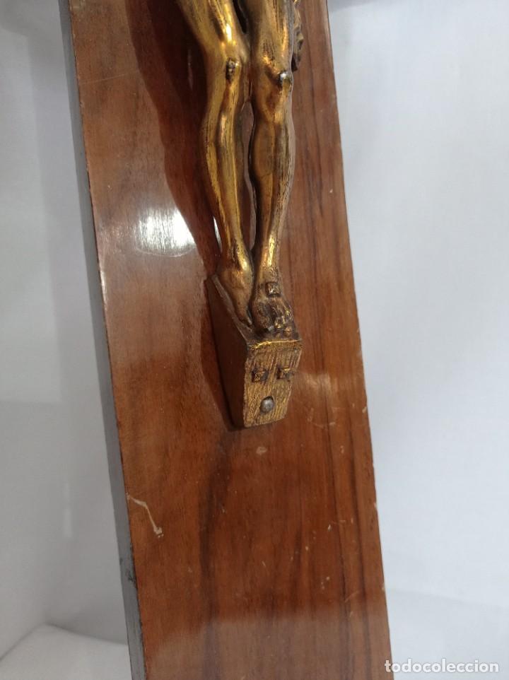 Antig&uuml;edades: Crucifijo de madera con cristo de bronce. - Foto 5
