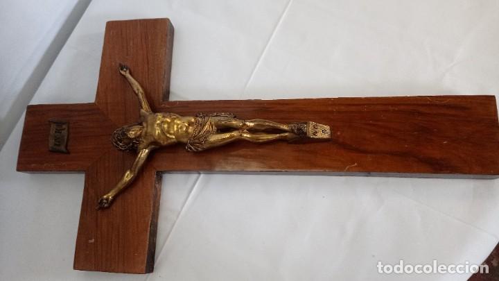 Antig&uuml;edades: Crucifijo de madera con cristo de bronce. - Foto 7