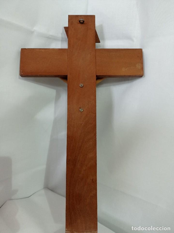 Antig&uuml;edades: Antiguo crucifijo en estuco. - Foto 3